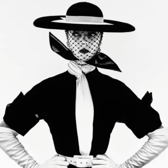 🖤🤍Meet your Posher🤍🖤 - Picture 2 of 9